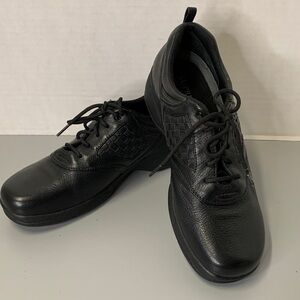 SUPREMES Slip Resistant Comfort Size 10 Black Women's Sneakers